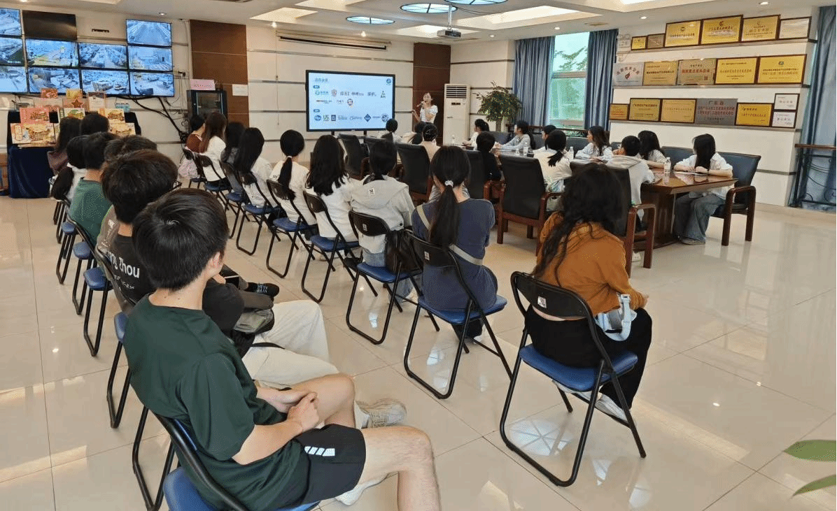 学院商务英语专业师生赴肇庆市振业水产冷冻有限公司开展学习调研