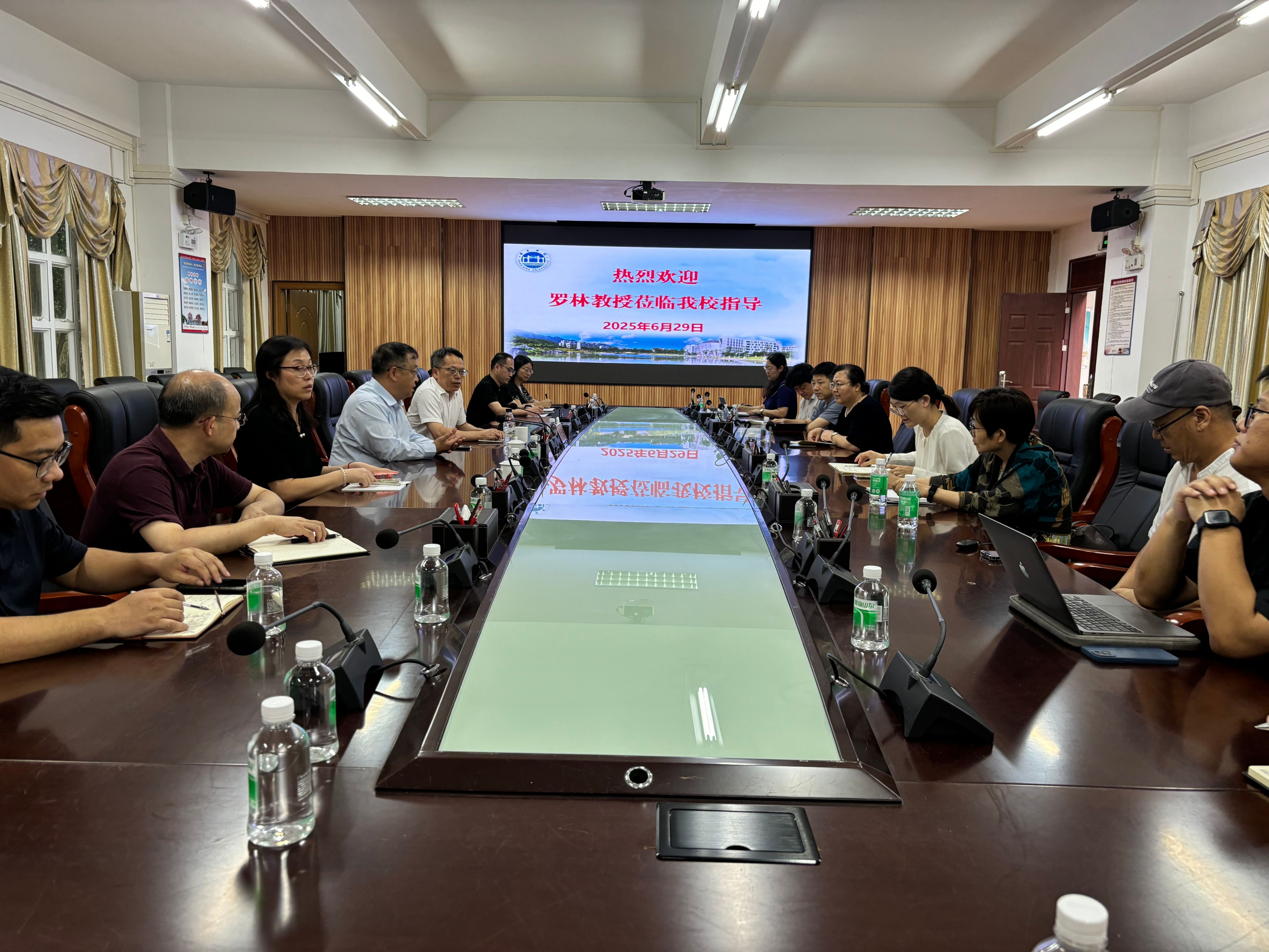 北京语言大学专家来校座谈，共探学科发展新路径